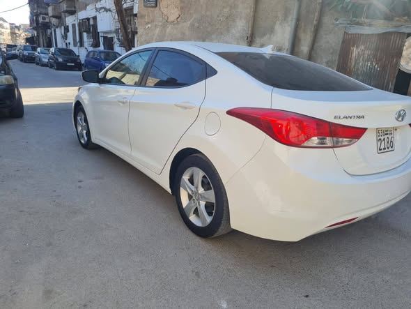 هيونداي إلنترا 2012 - صورة 1