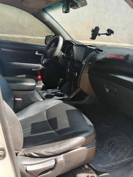 كيا سيرنتو 2011 - صورة 2