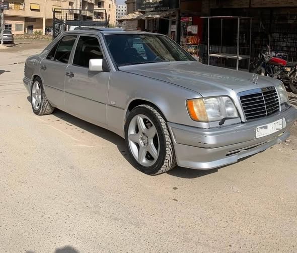 مرسيدس E320 1993 - صورة 1