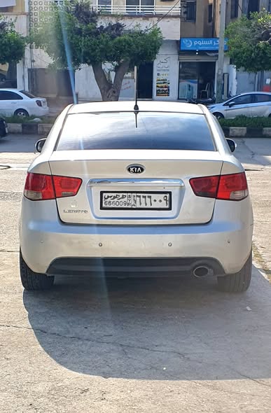 كيا سيراتو 2010 - صورة 2