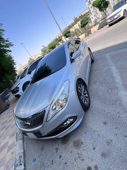 هيونداي أزيرا 2012 - صورة 2