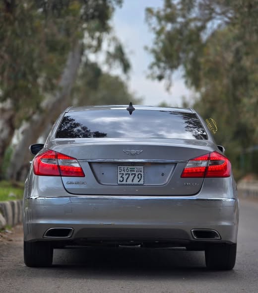 هيونداي جينسيس 2012 - صورة 2