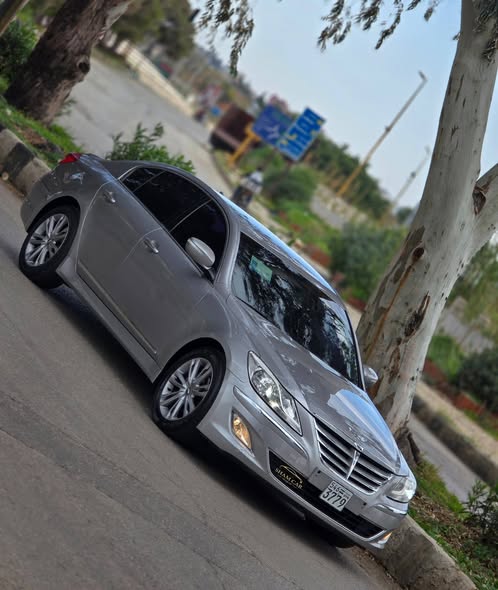 هيونداي جينسيس 2012 - صورة 4