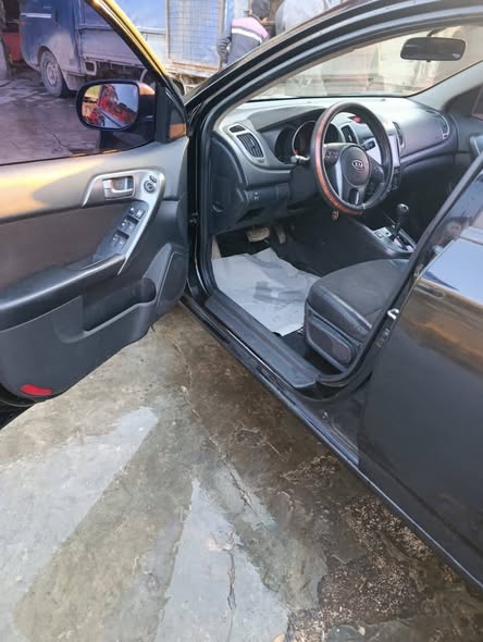 كيا فورتي 2010 - صورة 2