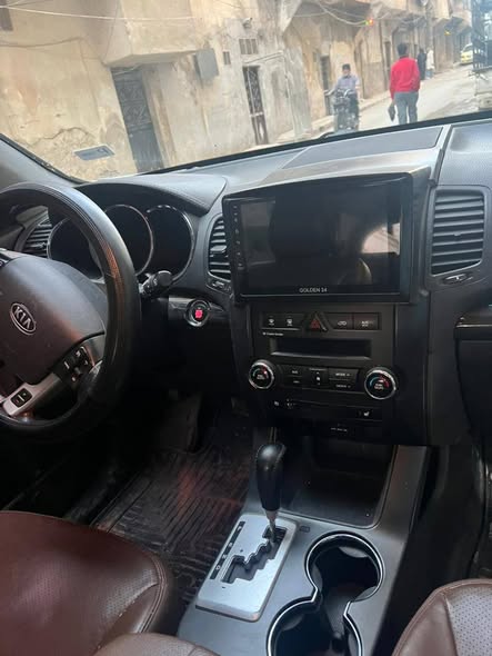 كيا سرينتو 2011