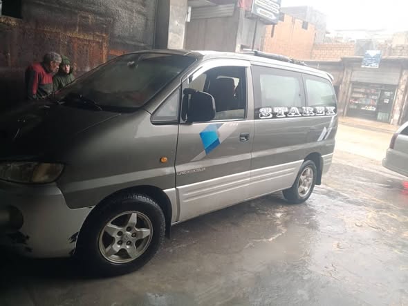 هيونداي ستاريكس 2001 - صورة 2