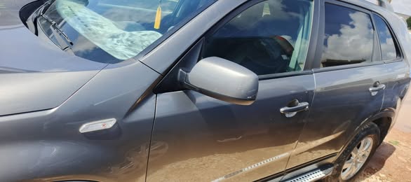 كيا سورينتو 2011 - صورة 4