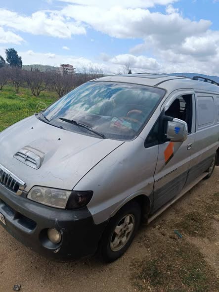 هيونداي ستاريكس 2002 - صورة 1