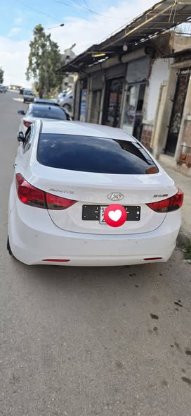 هيونداي افانتي 2012 - صورة 3