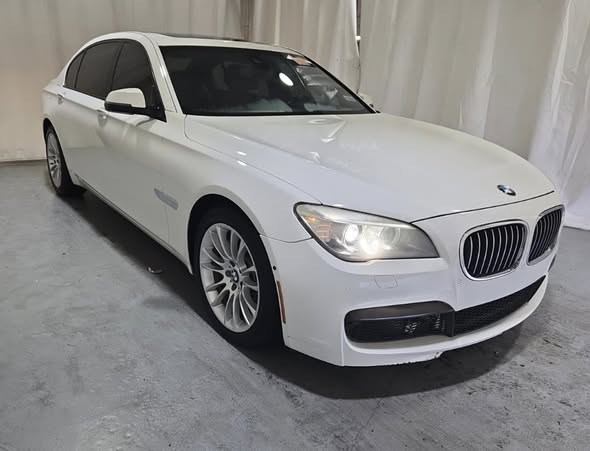 بي إم دبليو 740 2015 - صورة 1
