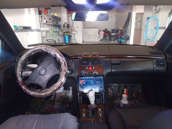 مرسيدس E-Class 2001 - صورة 2