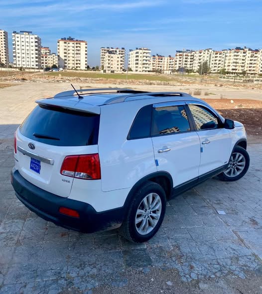 كيا سورينتو 2010 - صورة 4