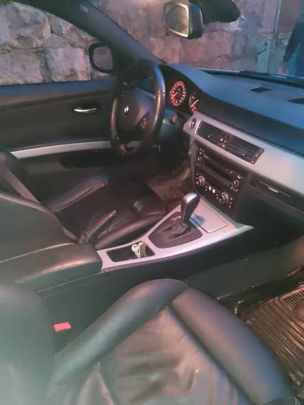 بي إم دبليو 320d 2010 - صورة 4