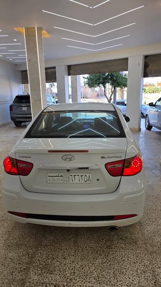 هيونداي افانتي 2011 - صورة 2