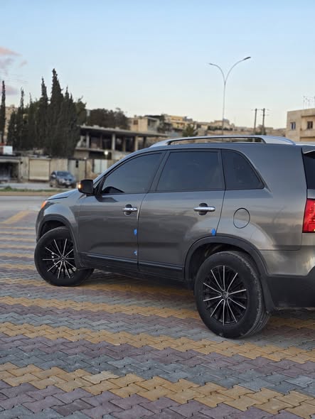 كيا سيرنتو 2010 - صورة 3