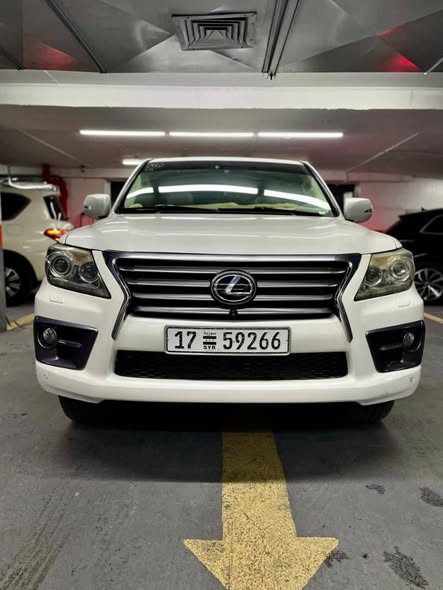 لكزس LX570 2014 - صورة 1