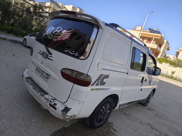 هيونداي ستاركس 2002