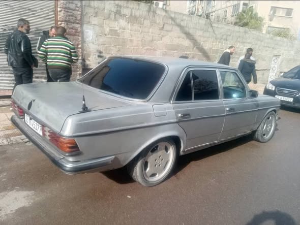 مرسيدس 280 1977 - صورة 1