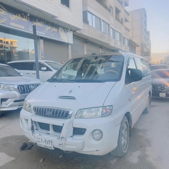 هيونداي ستاركس 2000