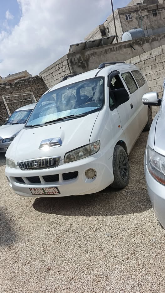 هيونداي ستاركس 2004