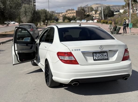 مارسيدس C CLASS 2012 - صورة 1