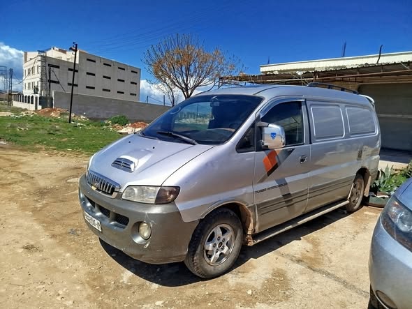 هيونداي ستاريكس 2002 - صورة 1