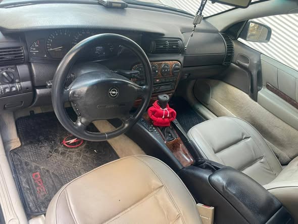 اوبل اوميغا 1998