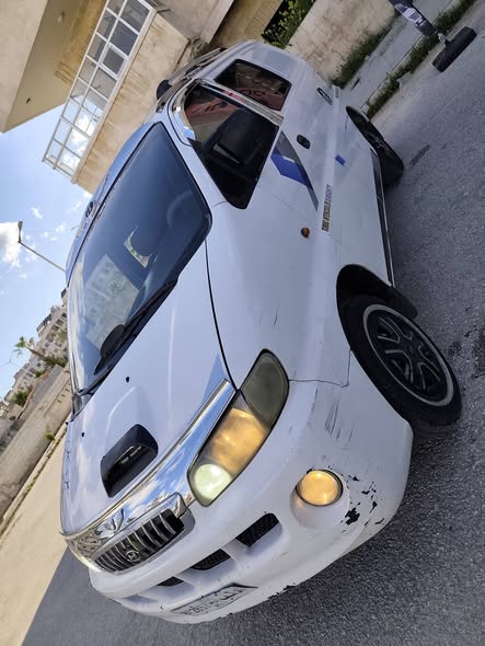 هيونداي ستاركس 2002