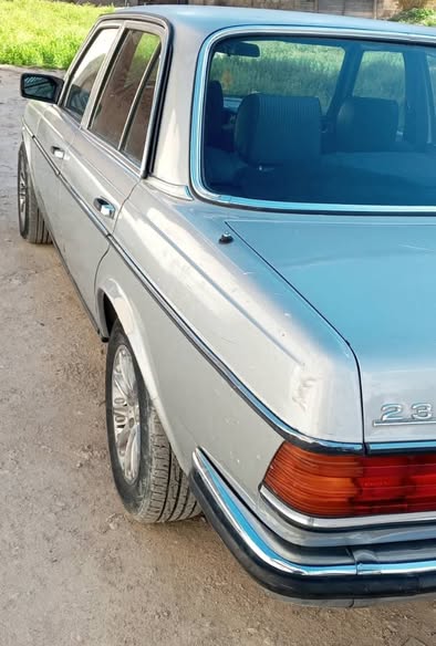 مرسيدس 230 1980