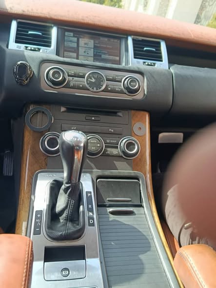 رنج روفر سبورت 2012 - صورة 2