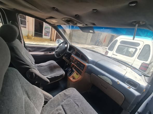 كيا كرنفال 2002