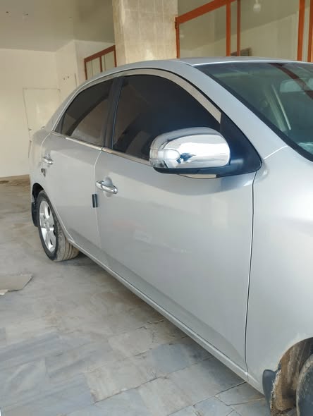 كيا فورتي 2011 - صورة 2