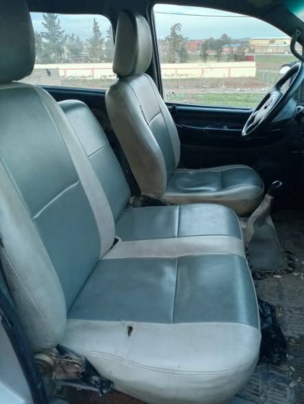 هيونداي ستاريكس 2003 - صورة 4