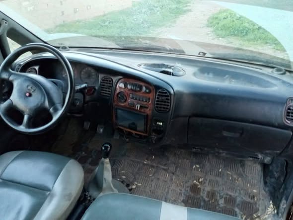 هيونداي ستاريكس 2003 - صورة 5