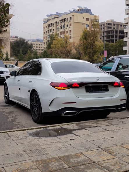 مرسيدس E300 2024 - صورة 4