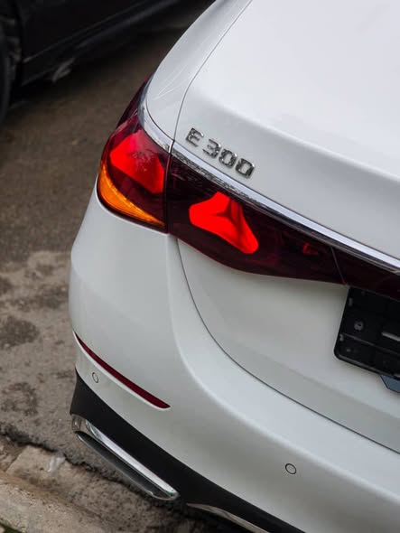 مرسيدس E300 2024 - صورة 5