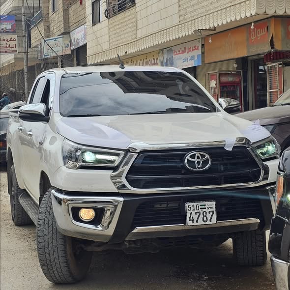 تويوتا هايلوكس 2025 - صورة 1