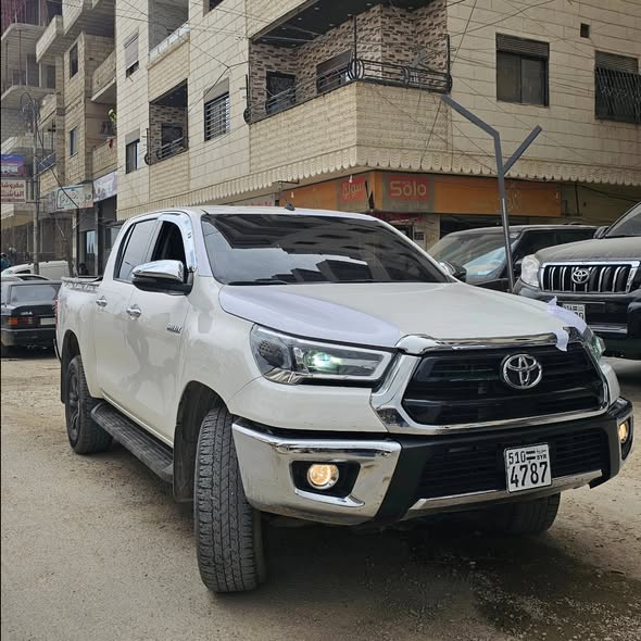 تويوتا هايلوكس 2025 - صورة 2