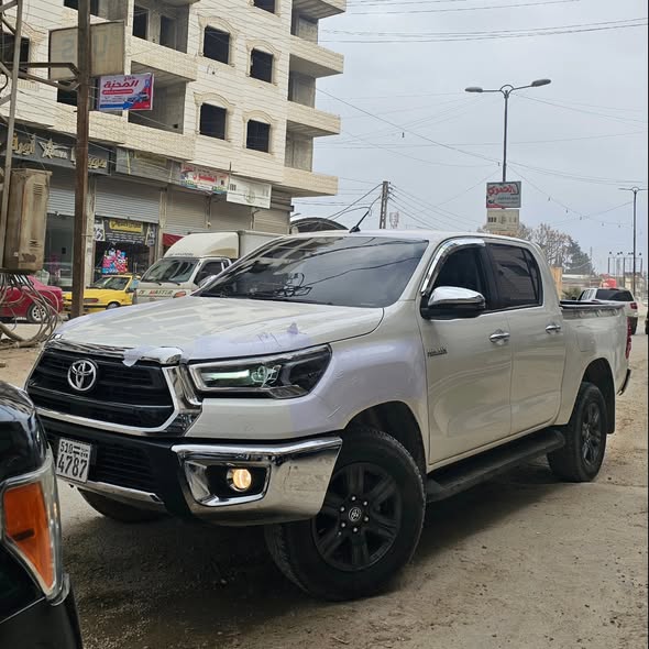 تويوتا هايلوكس 2025 - صورة 3