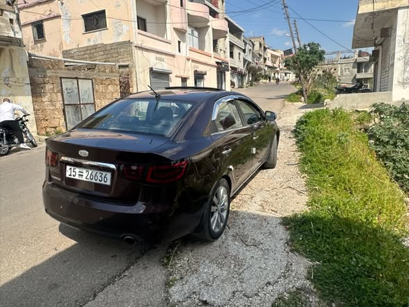 كيا فورتي 2010 - صورة 1