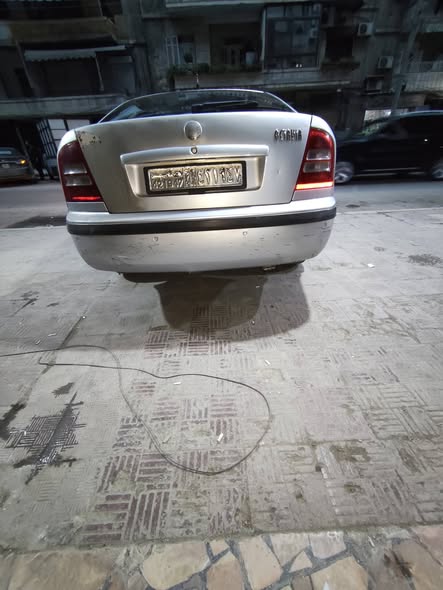 سكودا أوكتافيا 2003 - صورة 1