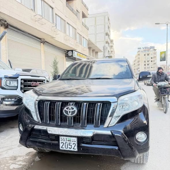 تويوتا لاند كروزر برادو 2017