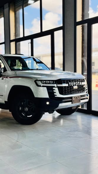 تويوتا لاند كروزر 2025 - صورة 1