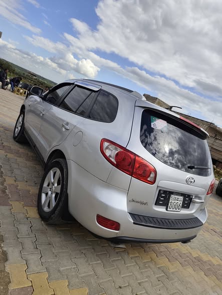 هيونداي سنتافي 2009 - صورة 3