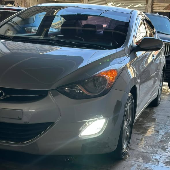 هيونداي افانتي 2012 - صورة 2