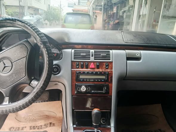 مرسيدس E320 1996