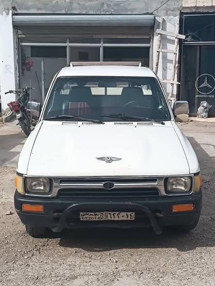 تويوتا هايلوكس 1992 - صورة 1