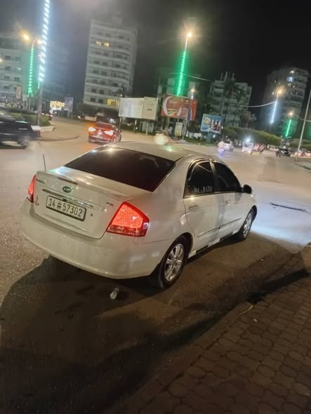 كيا سيراتو 2008 - صورة 2