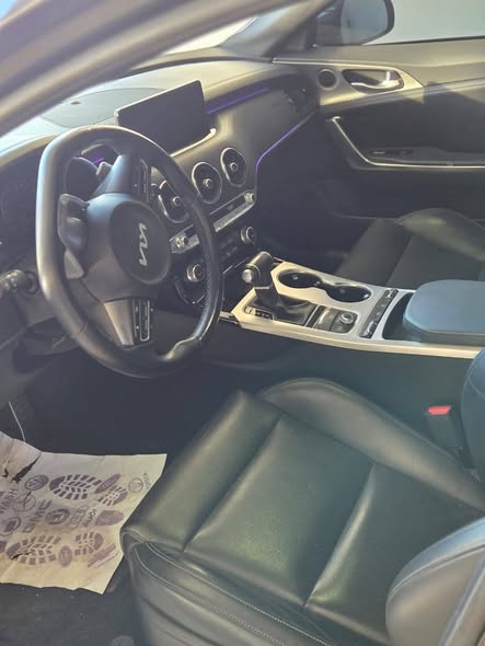 كيا ستينجر 2022 - صورة 4