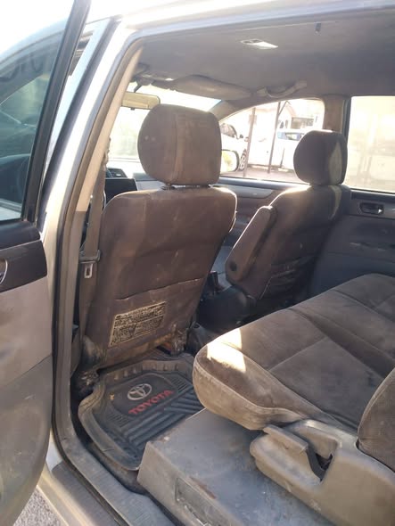 تويوتا إيبسوم 2004 - صورة 4